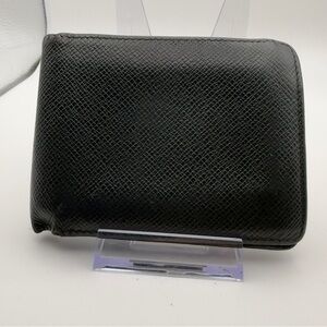 Louis Vuitton Black Taiga Leather Bifold Wallet | Men’s | Pre-Owned |